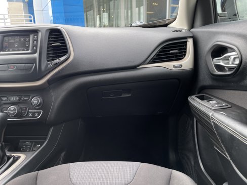 Used 2015 Jeep Cherokee Latitude w/ Comfort/Convenience Group image 34
