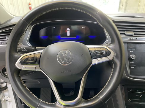 Used 2024 Volkswagen Tiguan SE image 31
