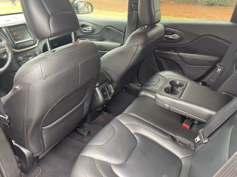 Used 2017 Jeep Cherokee Limited image 12
