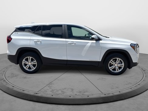 Certified 2024 GMC Terrain SLE image 9