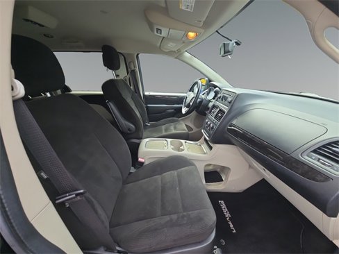 Used 2015 Dodge Grand Caravan SXT w/ UConnect Hands-Free Group image 19