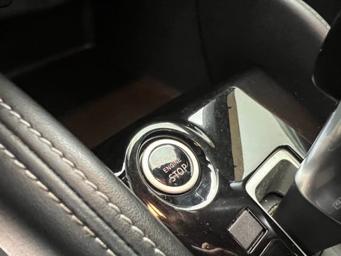 Used 2020 Nissan Kicks SR image 34