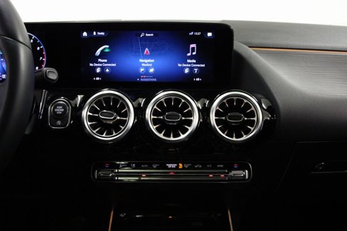 Used 2023 Mercedes-Benz GLA 250 4MATIC w/ Premium Package image 15
