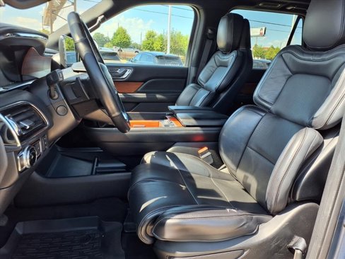 Used 2019 Lincoln Navigator Select w/ Technology Package image 17