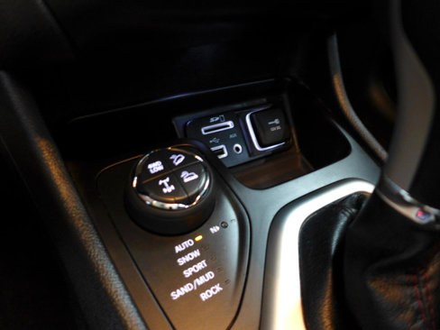 Used 2018 Jeep Cherokee Trailhawk w/ Quick Order Package 27L image 33