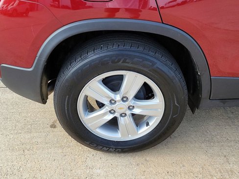 Used 2021 Chevrolet Trax LT w/ LT Convenience Package image 7