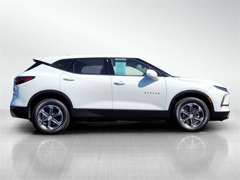Used 2025 Chevrolet Blazer LT image 4