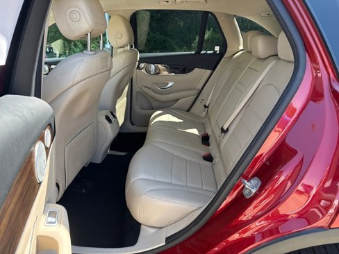 Used 2018 Mercedes-Benz GLC 300 4MATIC image 25