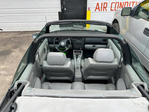 Used 2002 Volkswagen Cabrio GLX image 19