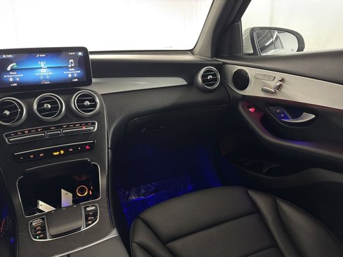 Used 2021 Mercedes-Benz GLC 300 w/ Premium Package image 29