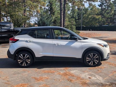 Used 2020 Nissan Kicks SV image 2