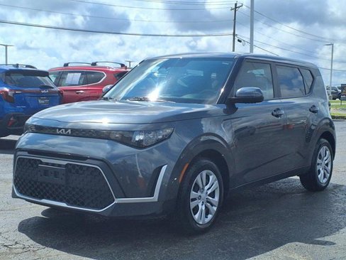 Used 2023 Kia Soul LX image 2