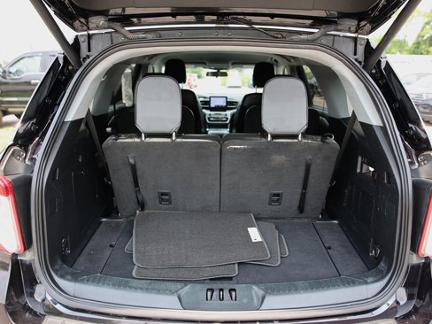 Certified 2022 Ford Explorer XLT w/ Equipment Group 202A image 17