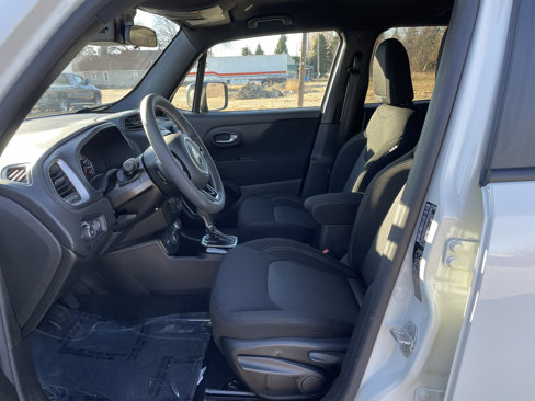 Used 2021 Jeep Renegade Latitude w/ Luxury Group II image 12