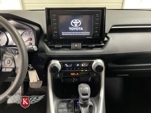 Used 2020 Toyota RAV4 LE image 16
