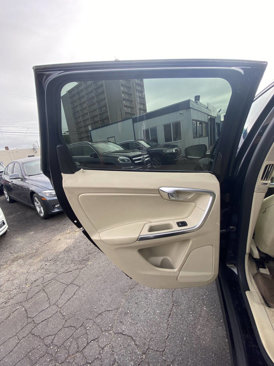 Used 2015 Volvo XC60 T5 w/ Proximity Package image 21