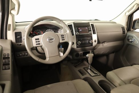 Used 2016 Nissan Frontier SV image 2