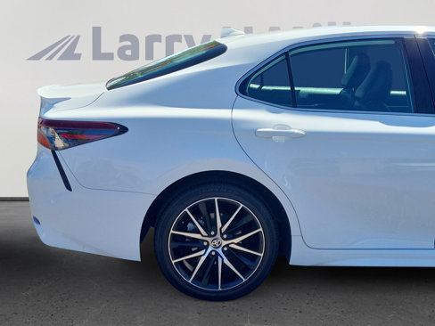 Used 2024 Toyota Camry SE image 6