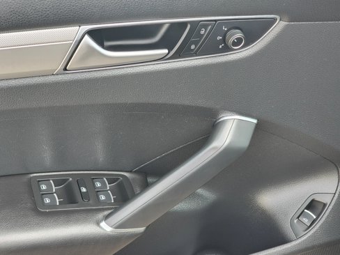 Used 2016 Volkswagen Passat 1.8T S image 13