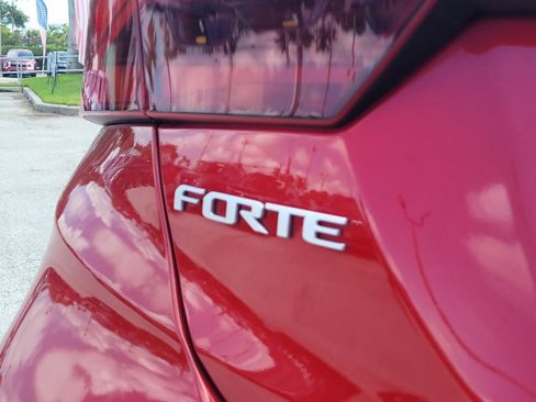 Used 2024 Kia Forte LXS w/ LXS Technology Package image 5