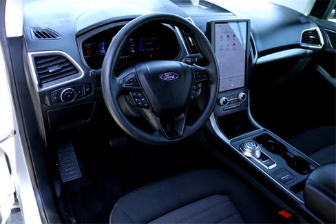 Used 2022 Ford Edge SE w/ Black Appearance Package image 9