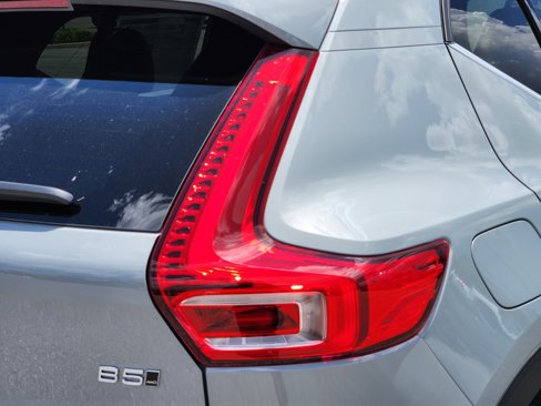 New 2025 Volvo XC40 B5 Core w/ Climate Package image 10