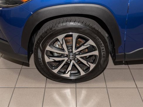 Used 2022 Toyota Corolla Cross XLE image 5