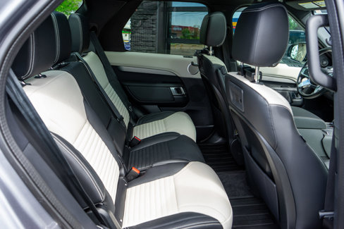 Used 2021 Land Rover Discovery S R-Dynamic image 55