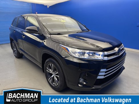 Used 2017 Toyota Highlander LE image 1