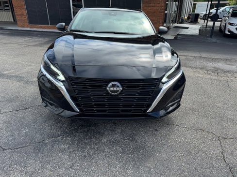 Used 2024 Nissan Altima 2.5 SV image 3