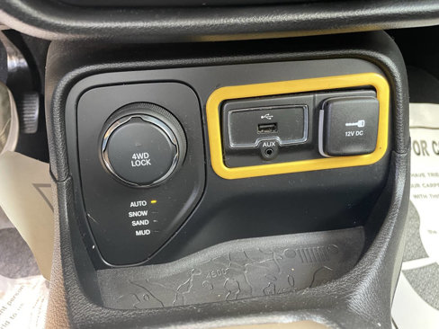 Used 2015 Jeep Renegade Latitude w/ Cold Weather Group II image 23