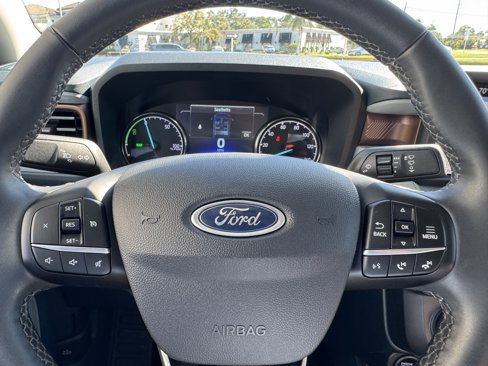 Used 2023 Ford Maverick Lariat image 29