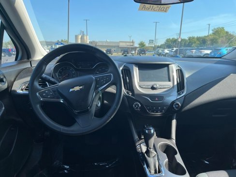 Used 2017 Chevrolet Cruze LT image 12