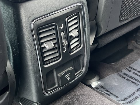Used 2019 Jeep Grand Cherokee Altitude image 18