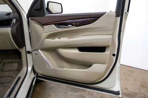 Used 2015 Cadillac Escalade Premium image 35