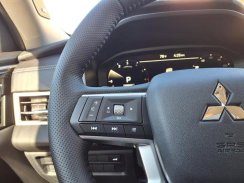 New 2025 Mitsubishi Outlander SEL image 18