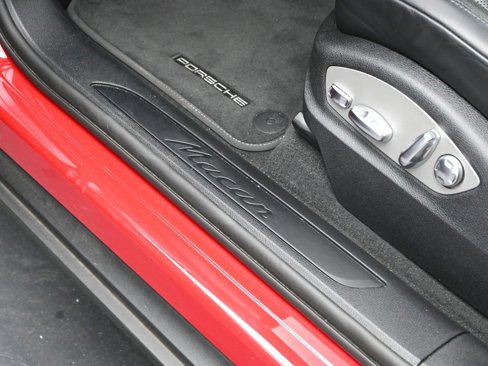 Used 2025 Porsche Macan image 15