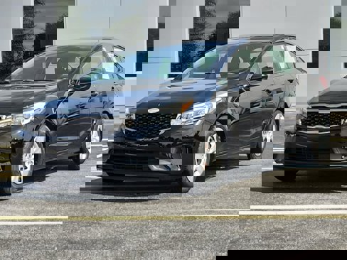 Used 2017 Kia Forte LX image 1
