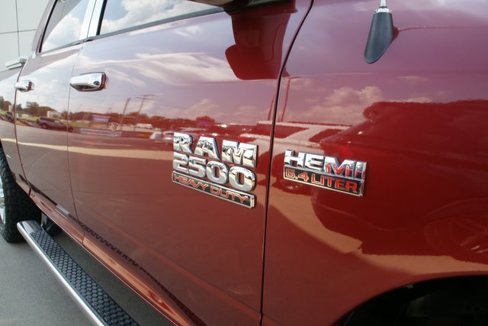 Used 2015 RAM 2500 SLT w/ Luxury Group image 8