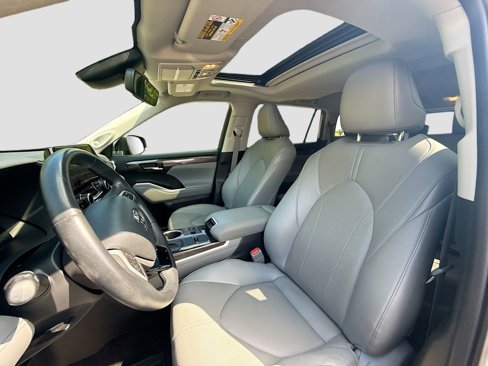 Used 2023 Toyota Highlander Limited image 21