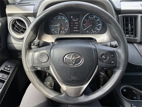 Used 2018 Toyota RAV4 LE image 15