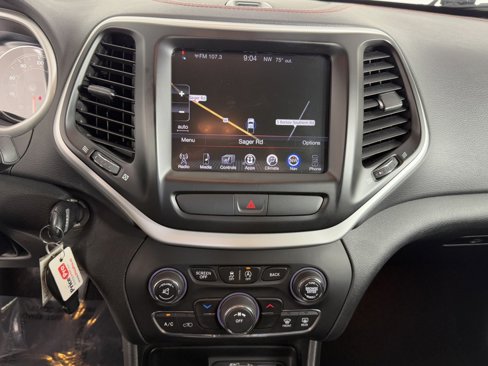Used 2017 Jeep Cherokee Trailhawk w/ Cold Weather Group image 18