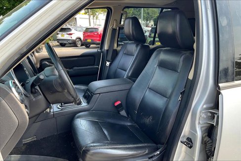 Used 2010 Ford Explorer XLT image 18