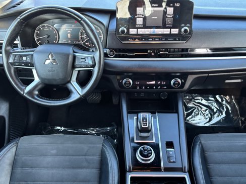 Used 2023 Mitsubishi Outlander SE image 14