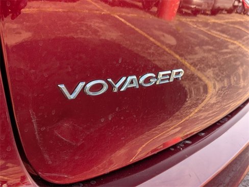 Certified 2021 Chrysler Voyager Lxi image 9