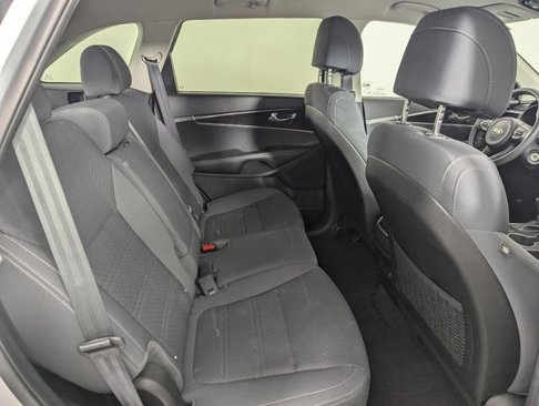Used 2017 Kia Sorento L image 19