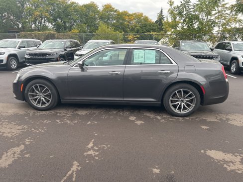 Used 2017 Chrysler 300 C image 8
