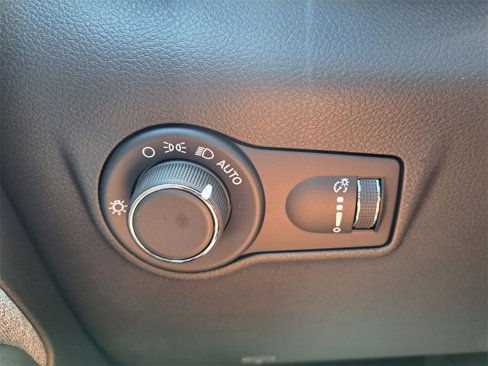 Used 2025 Jeep Compass Sport image 14