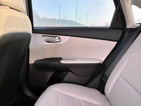 Used 2022 Kia Forte LXS image 14