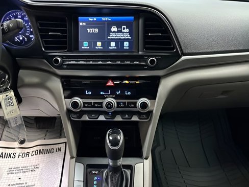 Used 2020 Hyundai Elantra SEL image 18